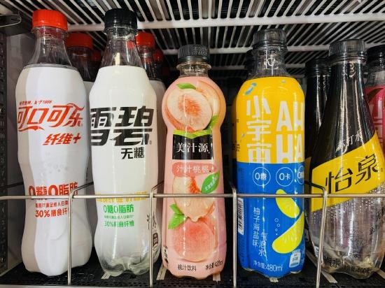 可口可乐中国推出含饮料瓶再生材质的瓶标,是践行其“天下无废”可持续包装战略的又一创新突破