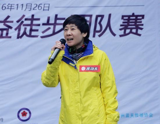 真功夫集团董事潘敏峰亲身参与公益徒步活动