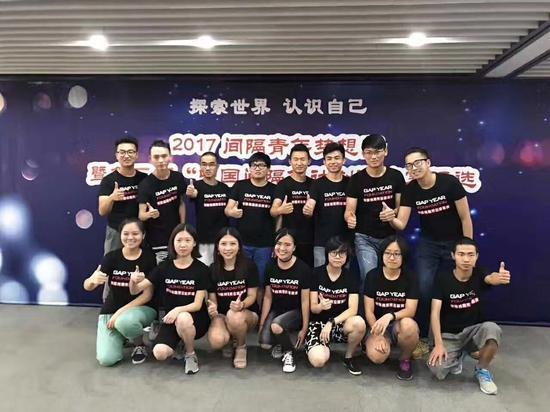 本年度最优秀的一批间隔青年,将在这群青年中产生