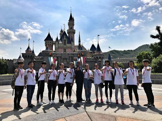 夏令营学员在迪士尼乐园收获了欢乐的时光