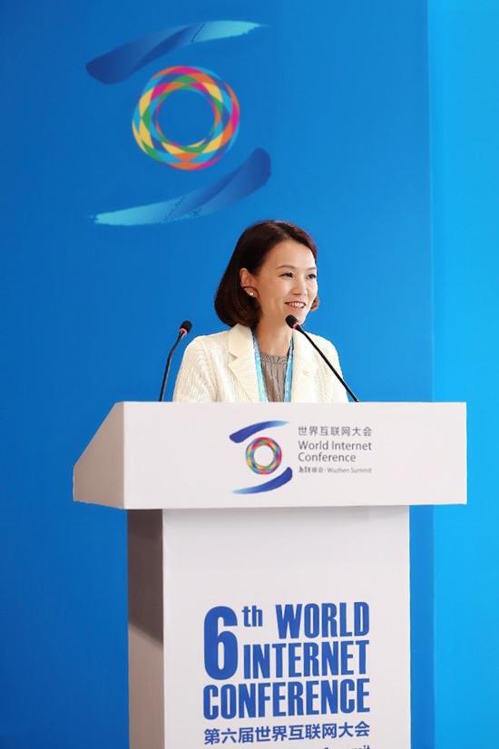 百胜中国首席执行官屈翠容受邀在互联网公益慈善论坛上进行题为“以创新推动互联网公益普惠发展,弘扬网络正能量”的主旨发言。