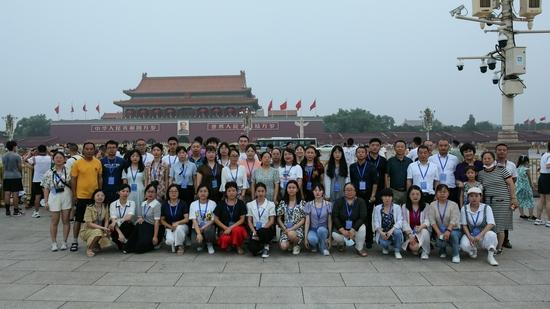 乡村教师们参观天安门广场