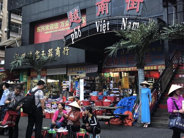 防城港东兴:不出国门就能逛越南街