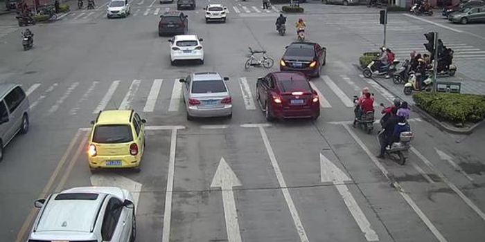 网传钦州一共享单车受虐被弃路中?真相在此