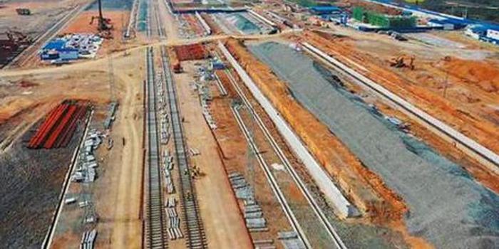 摘要:截至3月19日,广西境内新建贵南高铁,防东铁路等5个在建重点铁路