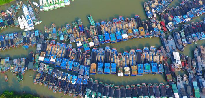 双台风即将登陆 海口渔船陆续回港避风