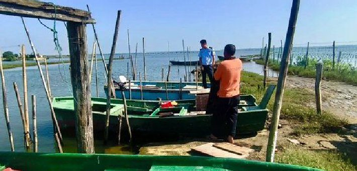 万宁查获两艘非法电鱼船