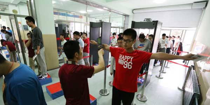 湖北高考将首次检查违禁品 禁止带手表等计时