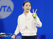 李娜亮相武网中央球场 与张帅打表演赛