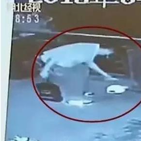 男子救人手机被顺 武汉真人版农夫与蛇