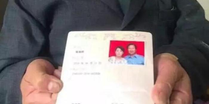 但结婚才5个月，陈先生就找到记者，声称自己被骗婚了。到底发生了何事？沈先生的结婚证认识三个月就闪婚，结婚五个月就要闹离婚？如今这样的闪