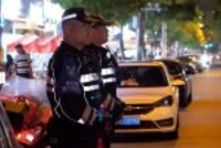 武汉一男子自带小虫放菜中敲诈餐厅，被刑拘！