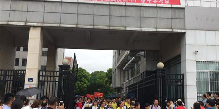 武汉中考首日考题接地气 作文出自《论语》