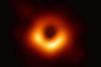 人类首张黑洞照片面世 超大黑洞距地球5500万光年