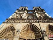 800年古迹付之一炬 巴黎圣母院受损多国政要致哀
