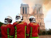 巴黎圣母院大火已全部扑灭 内部装饰全毁
