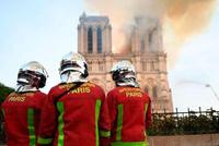 巴黎圣母院大火已全部扑灭 内部装饰全毁