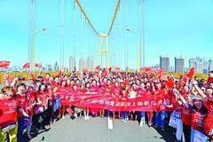 杨泗港长江大桥月底通车 一跨过江创多项世界纪录