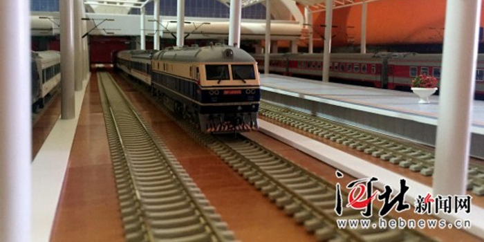 大学生制作石家庄火车站模型 网友感叹像实景