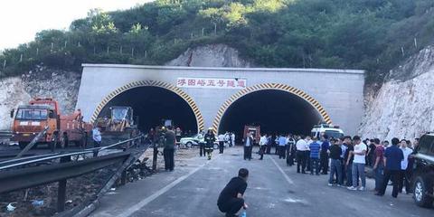 张石高速车辆爆燃已致12人死