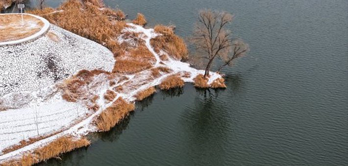 大雪落黄河 绘出水墨画