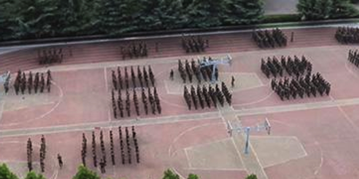 郑州一中专常年军训学区房变噪音房 遭居民投