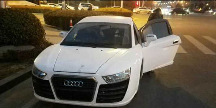 郑州交警查获任性电动车 车头五环奥迪车尾兰