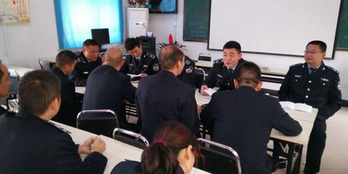 中原区城市管理综合执法局第一党支部组织学习