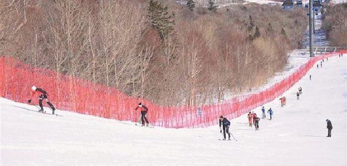 全国滑雪登山冠军赛在亚布力举行