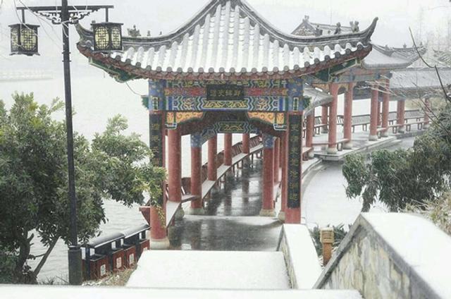 红网时刻郴州1月29日讯 1月29日,一组桂阳文化园的雪景图在微信朋友