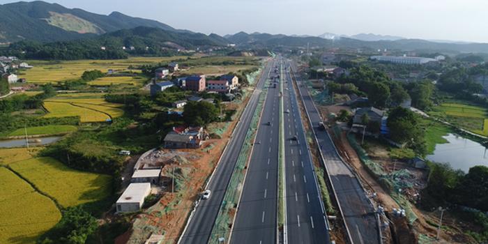 岳阳长康南路主线通车 缓解g107国道压力