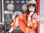 汪涵不慎跌倒仍坚持