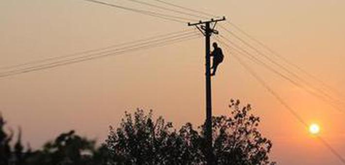 美哉！夕阳下的劳动剪影