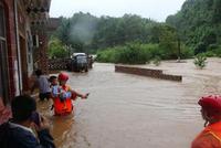 株洲：暴雨致多处房屋被淹 消防紧急转移18人