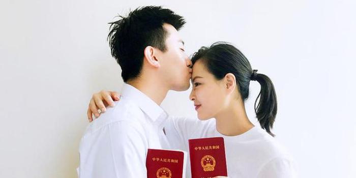 南京情侣办理婚前财产公证 让身价过亿公公放
