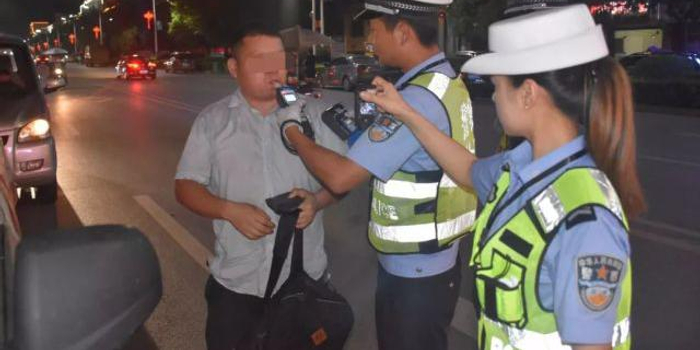 南京一男子8瓶啤酒下肚 还自告奋勇当司机