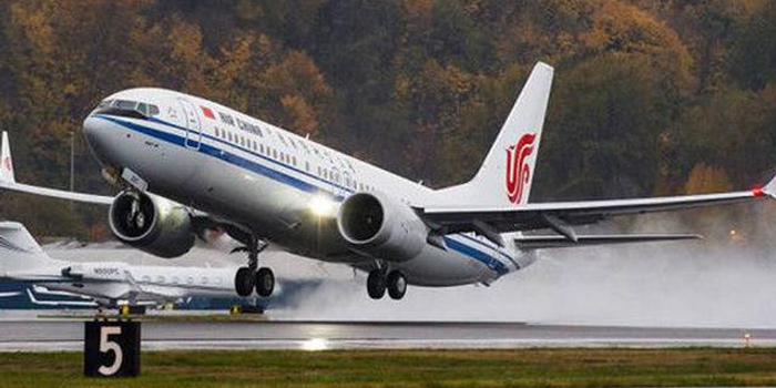 国航航班紧急下降事件初查结果:副驾驶吸电子