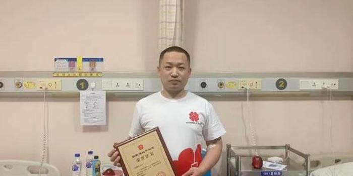 摘要:吉林市市民刘雪峰成为中华骨髓库第9548例造血干细胞捐献者.