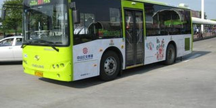 男子公交上自述悲惨故事 收捐款后就打车离开