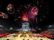 军乐节闭幕式舞台27日完成搭建 100多平方米光芒造型
