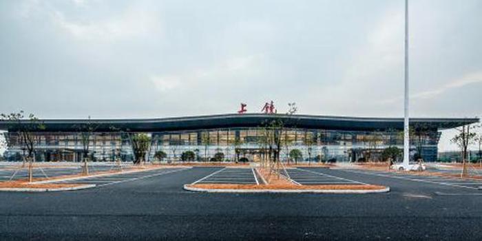 3月26日,省航空护林局在上饶三清山机场开展首次夜航训练.