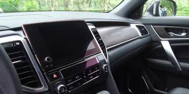 新车零距离：中级SUV又一个搅局者，试驾东风本田UR-V