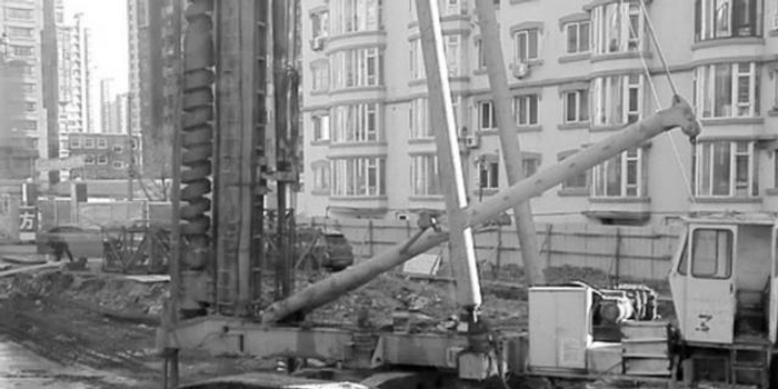 沈阳一停车场施工不规范 小区供水管线遭殃频