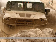 东风猛士珠海航展大秀机动 过障碍如履平地