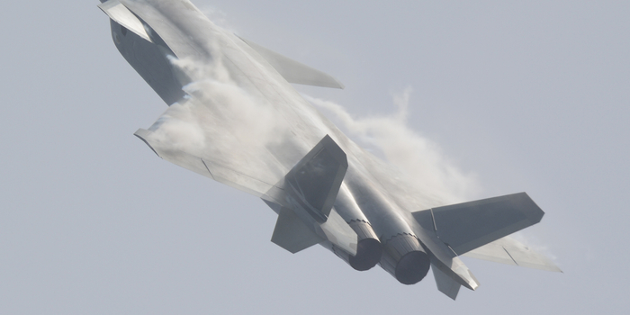 美媒称歼20飞行距离长带弹量大 可轻松袭击美