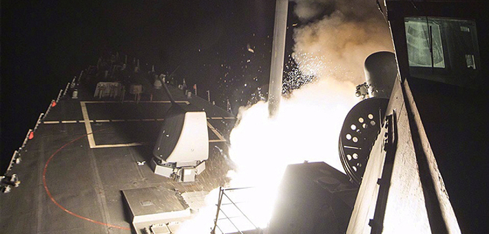 美公开攻击叙机场画面:宙斯盾舰连射战斧