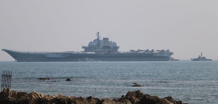 阅兵结束我辽宁舰载机返回港口