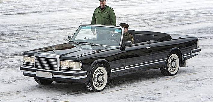 俄版红旗轿车!红场阅兵上的豪华敞篷车