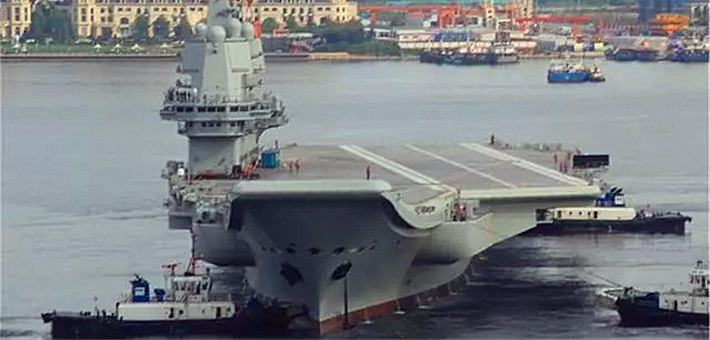 测试舰载机?我国产航母二次试航甲板真干净