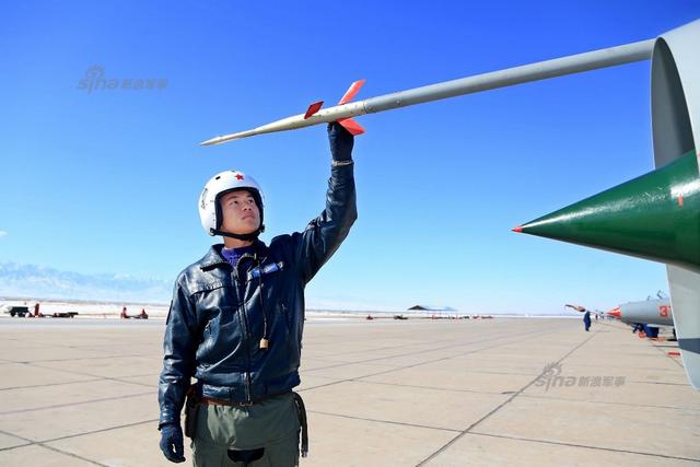 中国空军飞行员优化紧急出动模式 转进时间缩短1/3